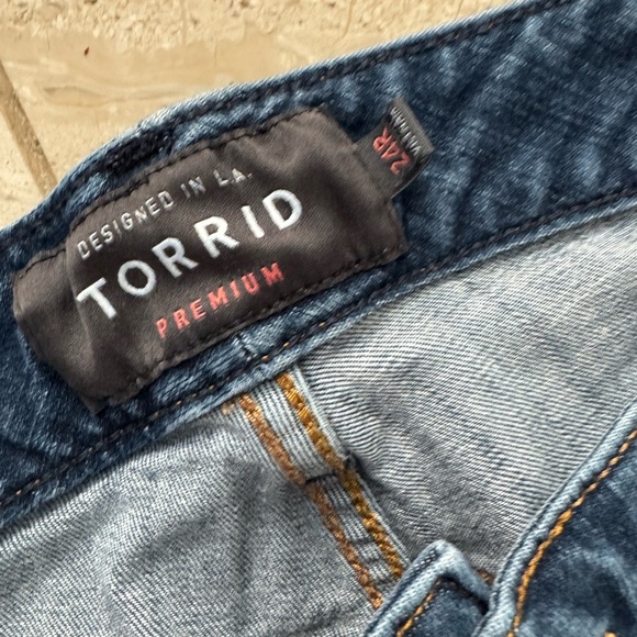 Women's Torrid 24R Distressed skinny jeans - Picture 3 of 4